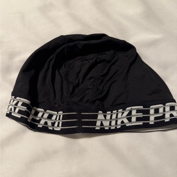 New Nike Pro Black and White Football Skull Cap - Picture 5 of 6